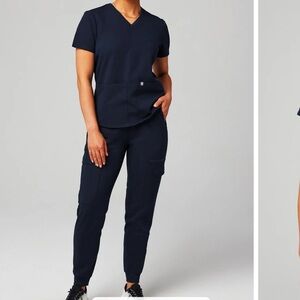 Fabletics navy scrub set small